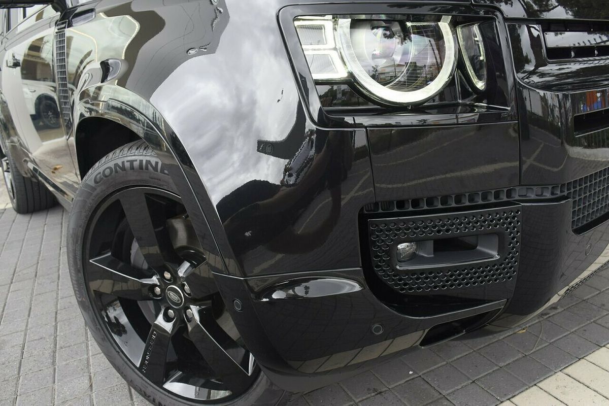 2025 Land Rover Defender 130 P400 X-Dynamic SE L663