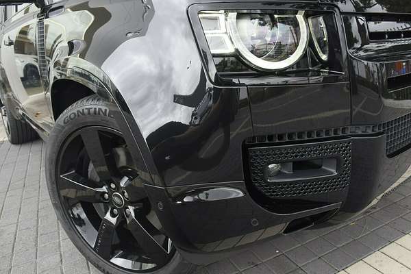 2025 Land Rover Defender 130 P400 X-Dynamic SE L663