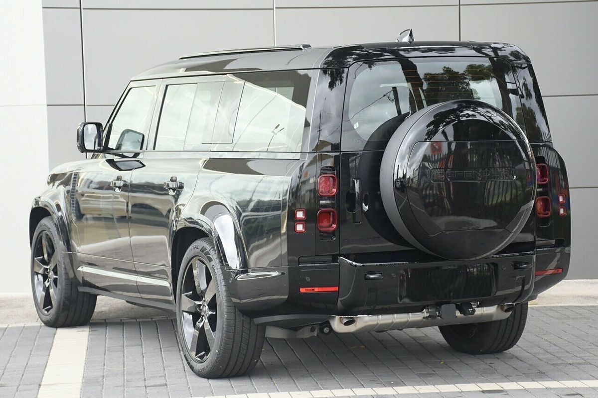 2025 Land Rover Defender 130 P400 X-Dynamic SE L663