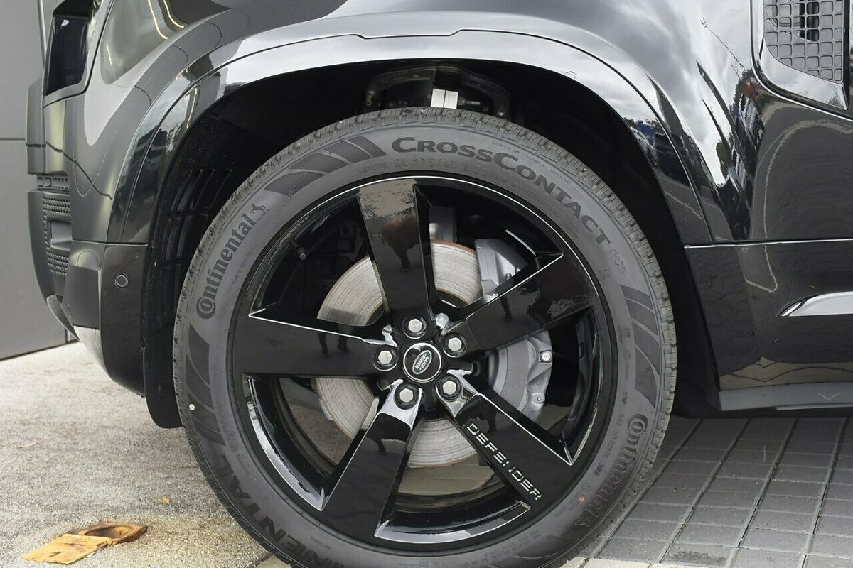 2025 Land Rover Defender 130 P400 X-Dynamic SE L663