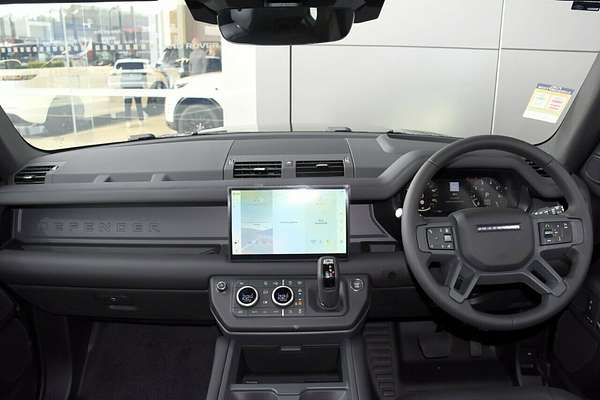 2025 Land Rover Defender 130 P400 X-Dynamic SE L663