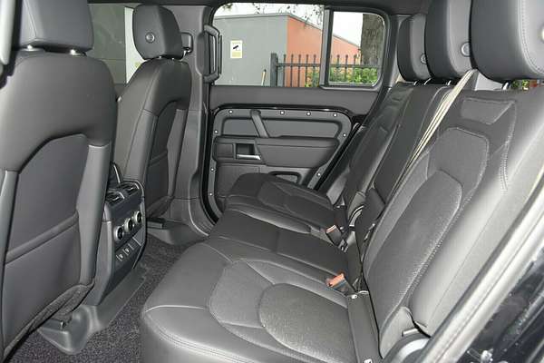 2025 Land Rover Defender 130 P400 X-Dynamic SE L663