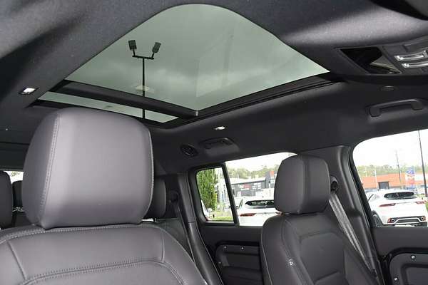 2025 Land Rover Defender 130 P400 X-Dynamic SE L663