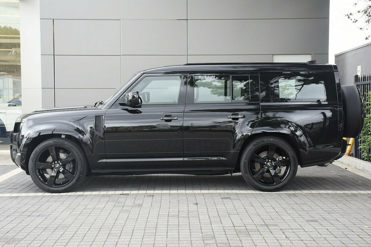 2025 Land Rover Defender 130 P400 X-Dynamic SE L663