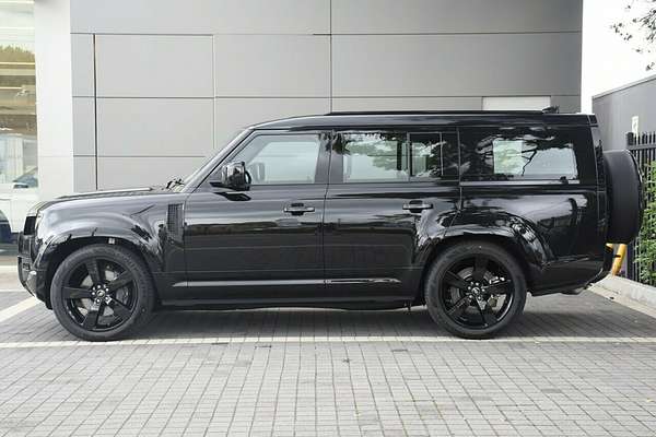 2025 Land Rover Defender 130 P400 X-Dynamic SE L663