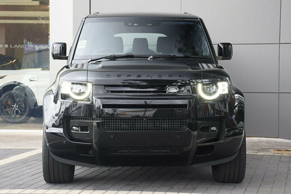 2025 Land Rover Defender 130 P400 X-Dynamic SE L663