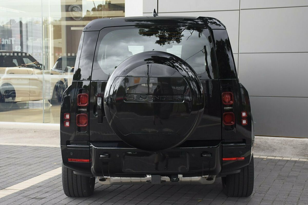 2025 Land Rover Defender 130 P400 X-Dynamic SE L663