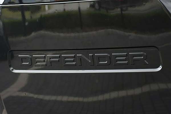 2025 Land Rover Defender 130 P400 X-Dynamic SE L663