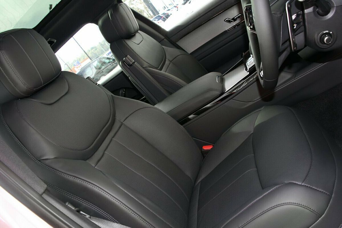 2025 Land Rover Range Rover Sport D250 Dynamic SE L461