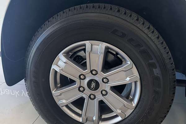 2025 Ford Everest Ambiente  2.0L