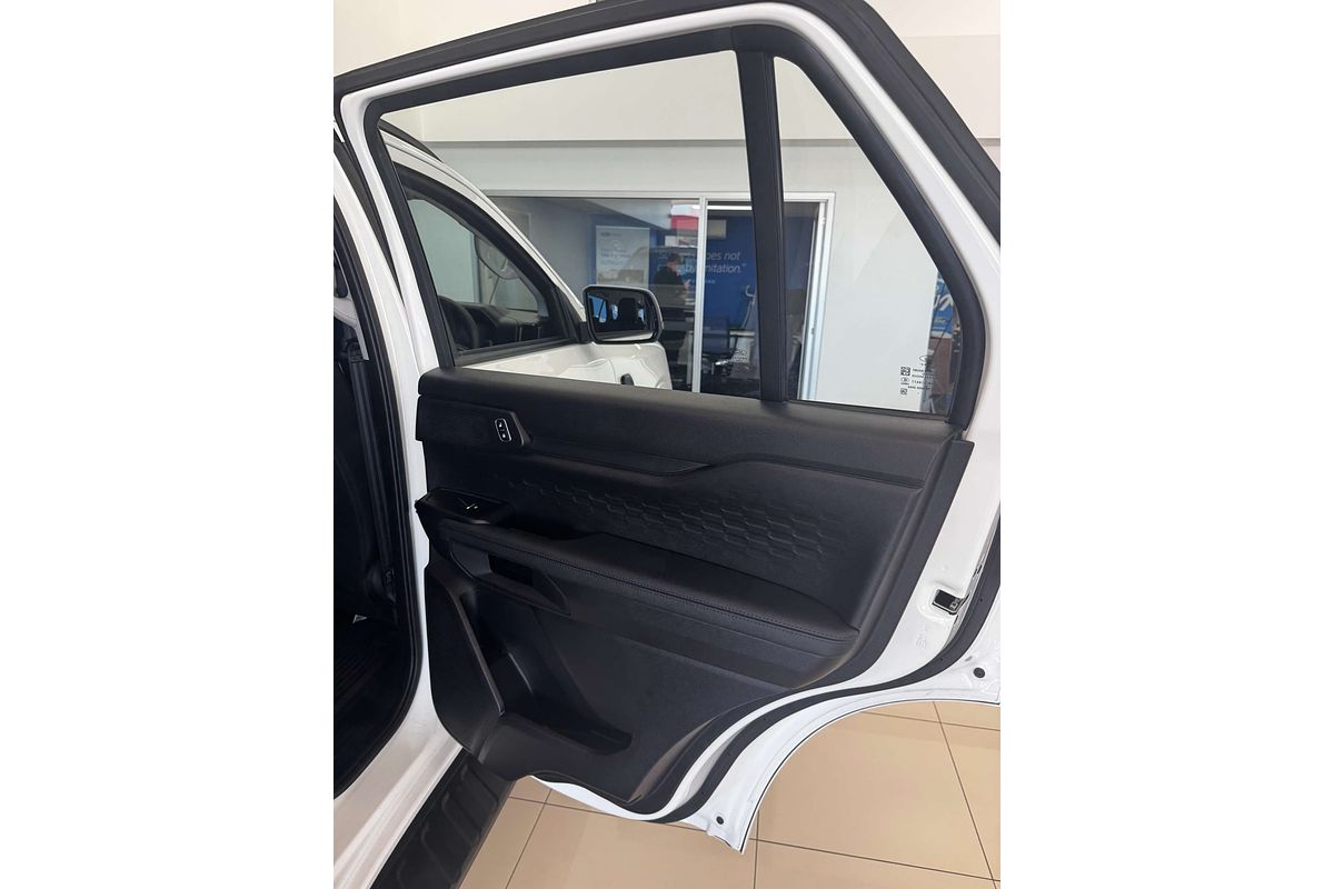 2025 Ford Everest Ambiente  2.0L