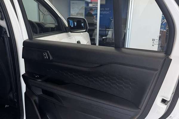 2025 Ford Everest Ambiente  2.0L