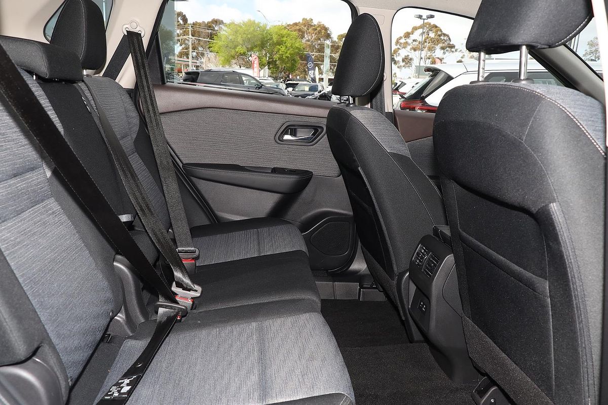 2025 Nissan X-TRAIL ST T33