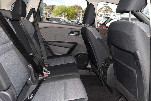 2025 Nissan X-TRAIL ST T33