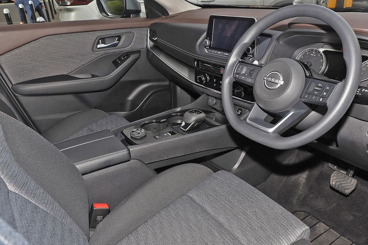 2025 Nissan X-TRAIL ST T33