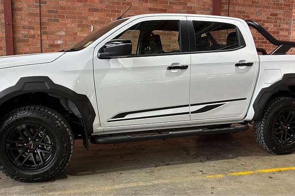 2025 Isuzu D-MAX BLADE 4X4