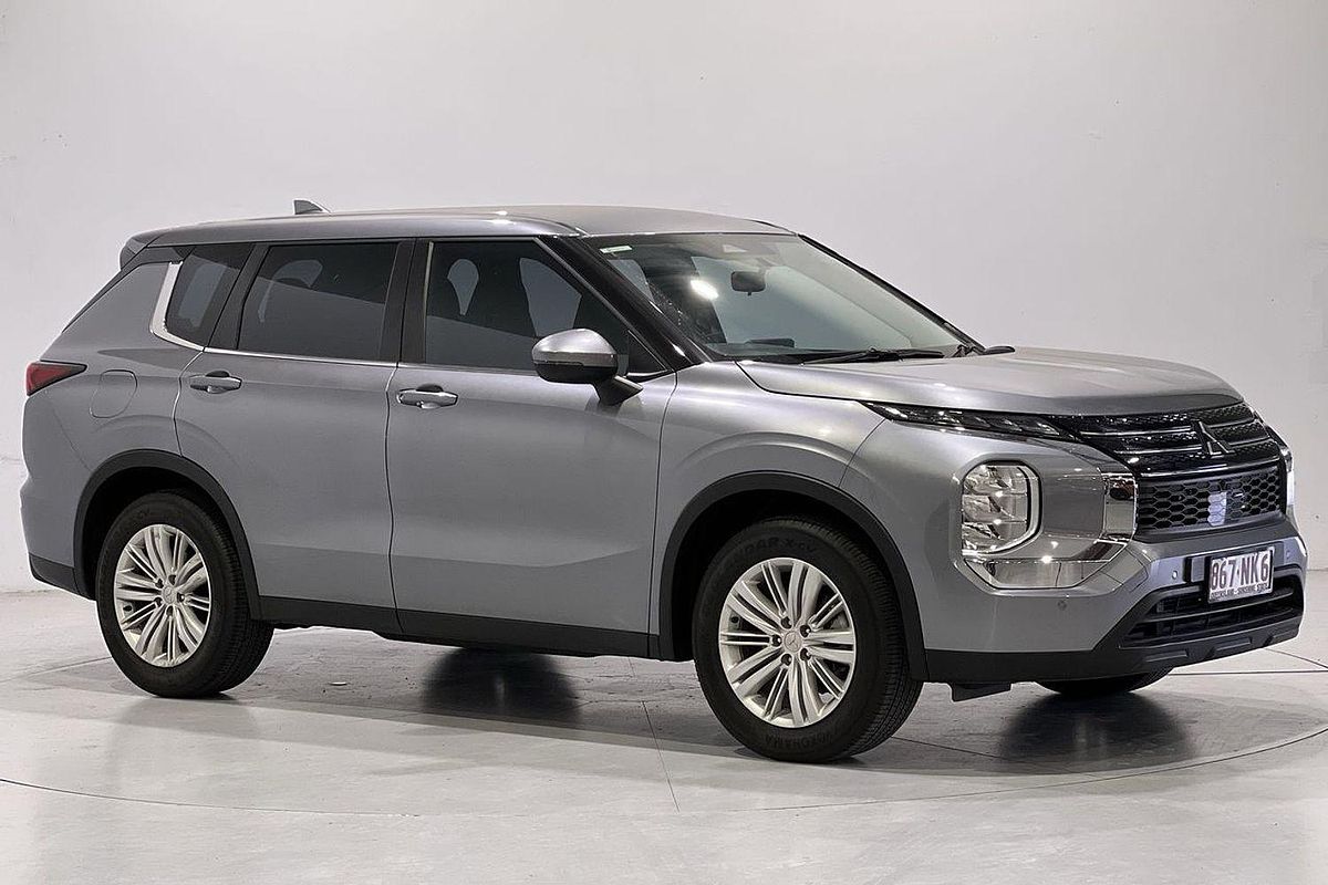 2023 Mitsubishi Outlander ES ZM
