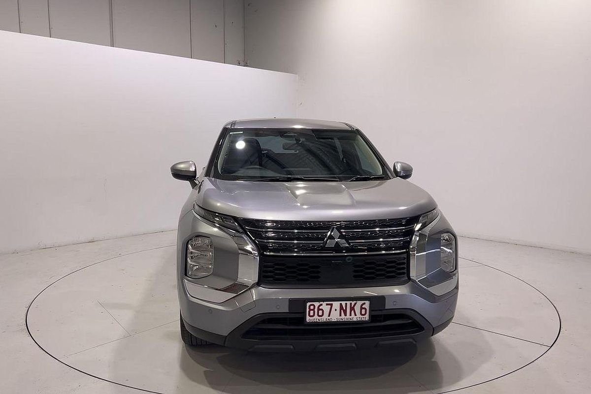 2023 Mitsubishi Outlander ES ZM