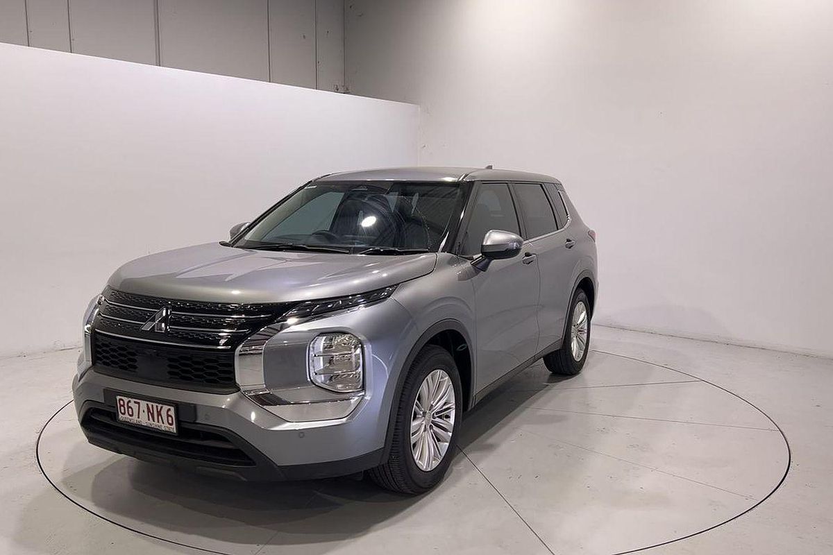 2023 Mitsubishi Outlander ES ZM
