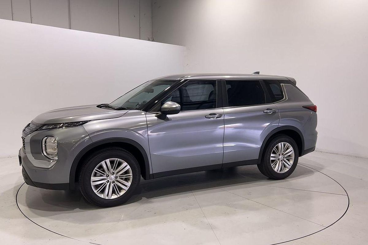 2023 Mitsubishi Outlander ES ZM
