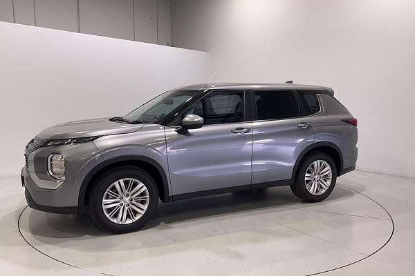 2023 Mitsubishi Outlander ES ZM