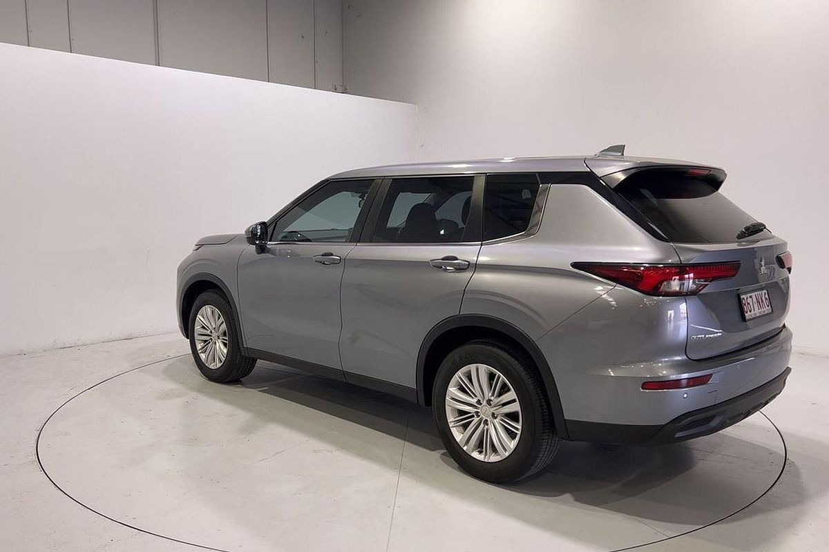 2023 Mitsubishi Outlander ES ZM