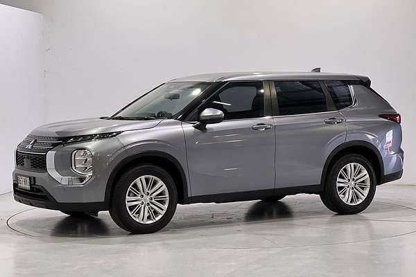 2023 Mitsubishi Outlander ES ZM