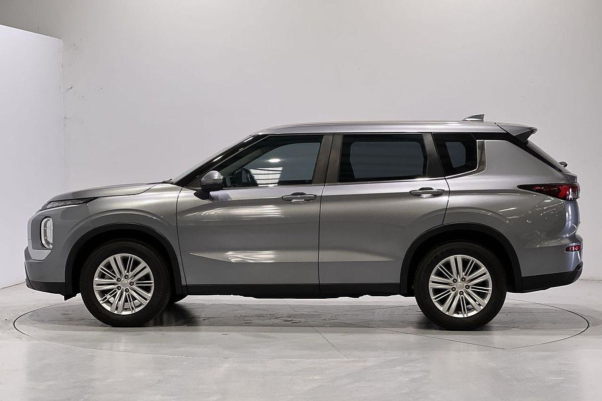 2023 Mitsubishi Outlander ES ZM