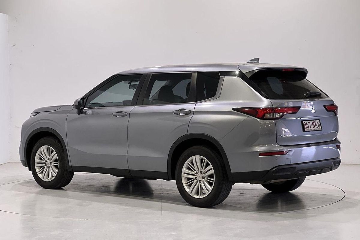 2023 Mitsubishi Outlander ES ZM