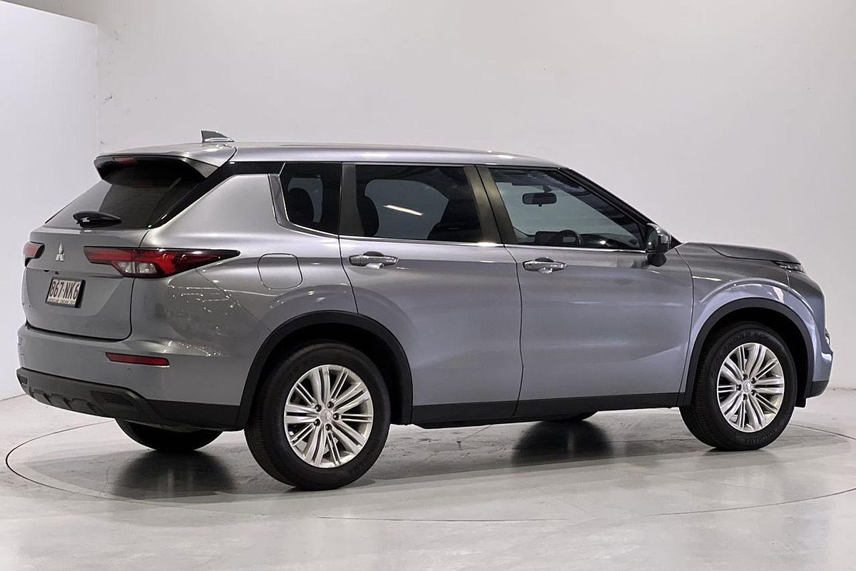2023 Mitsubishi Outlander ES ZM