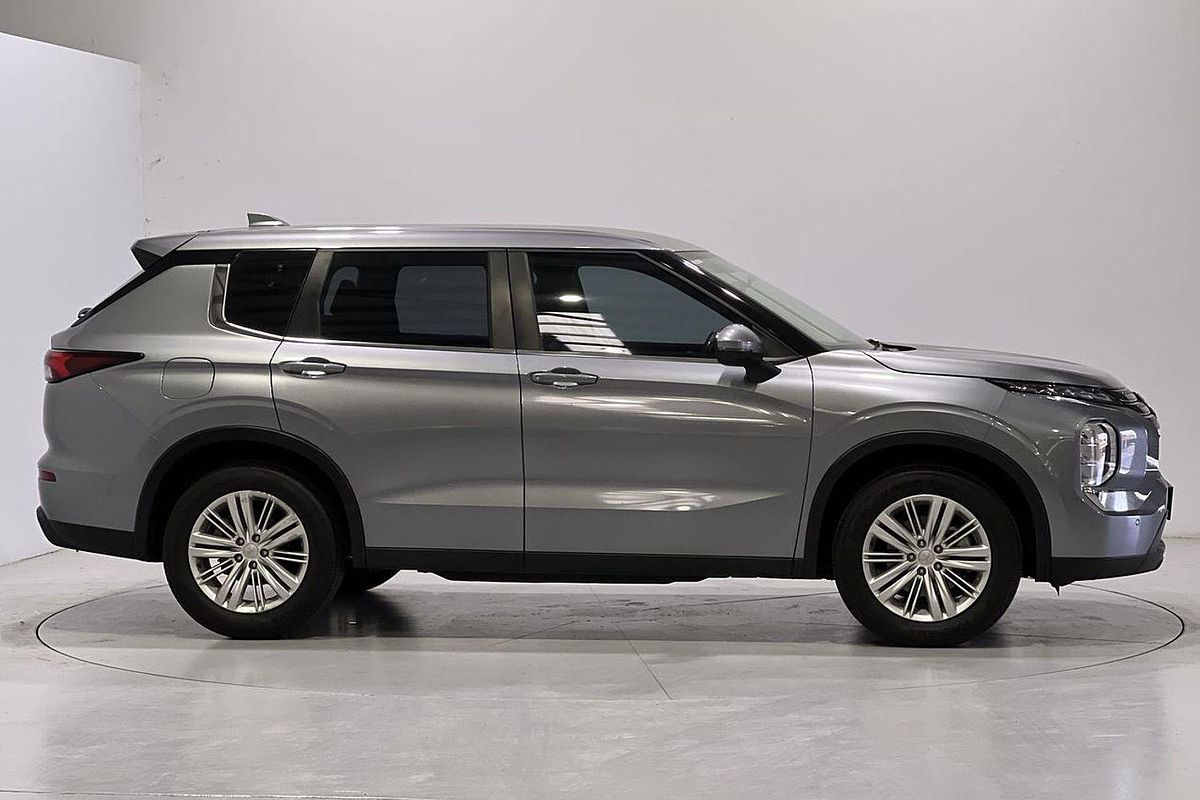 2023 Mitsubishi Outlander ES ZM