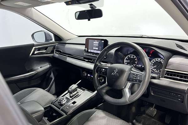 2023 Mitsubishi Outlander ES ZM