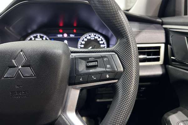 2023 Mitsubishi Outlander ES ZM