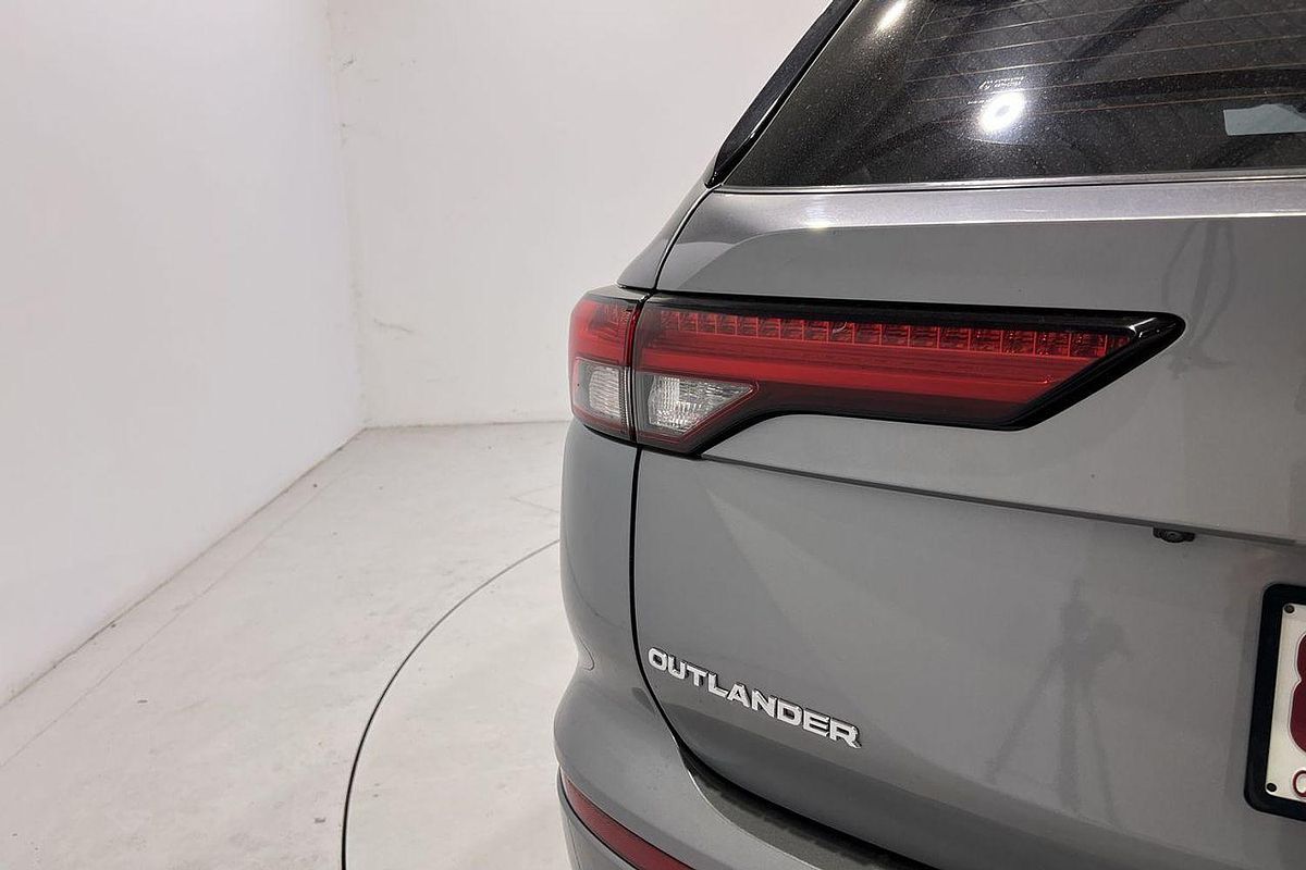 2023 Mitsubishi Outlander ES ZM