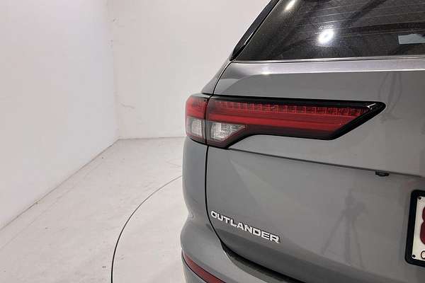 2023 Mitsubishi Outlander ES ZM