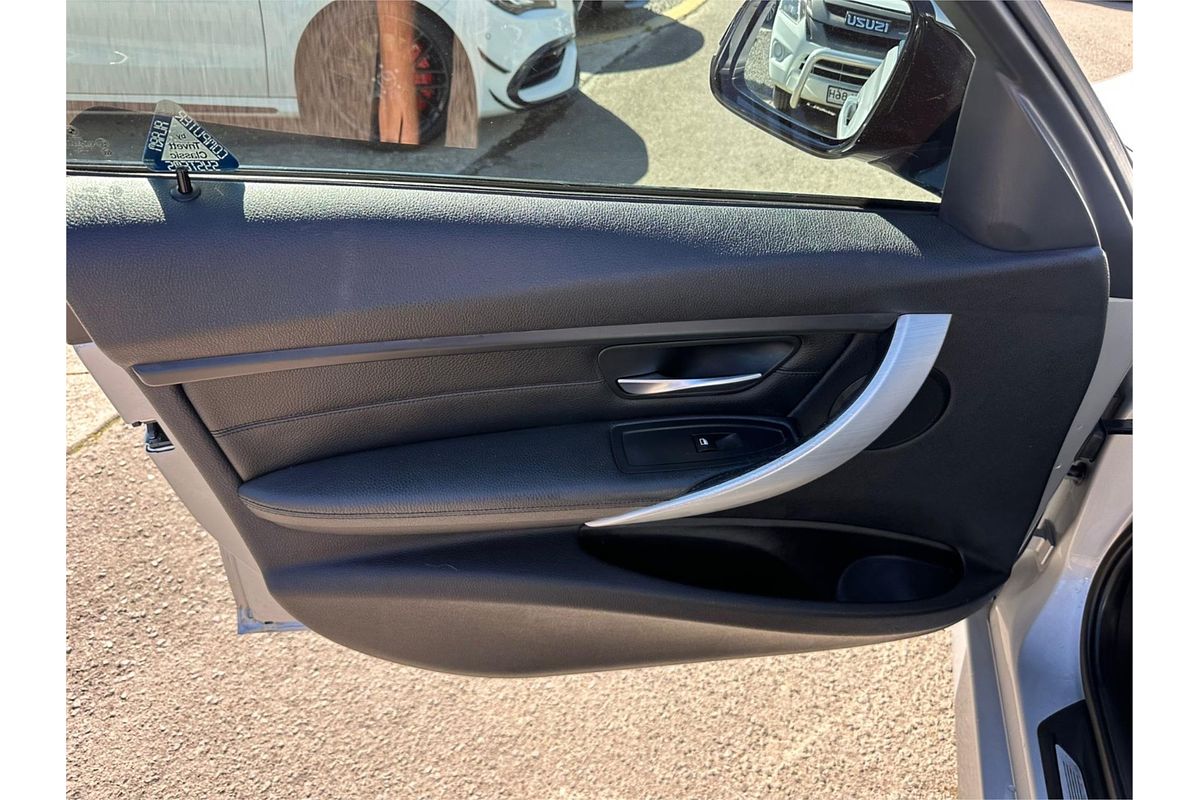 2013 BMW 3 Series 320i F30