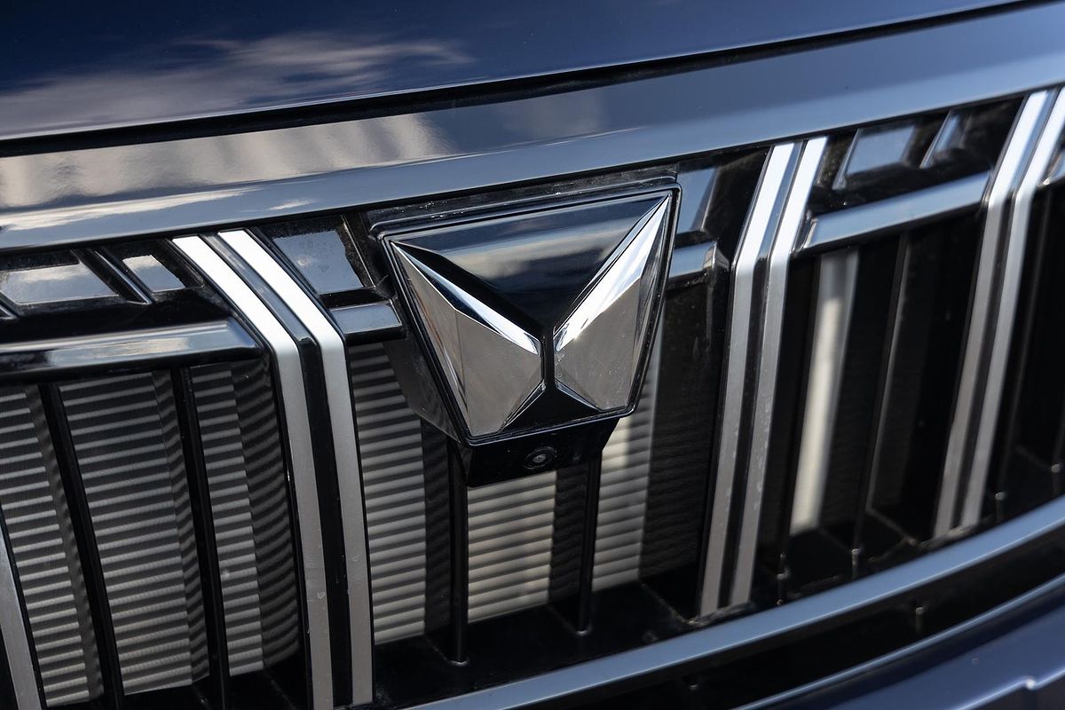 2025 Mahindra XUV700 AX7L