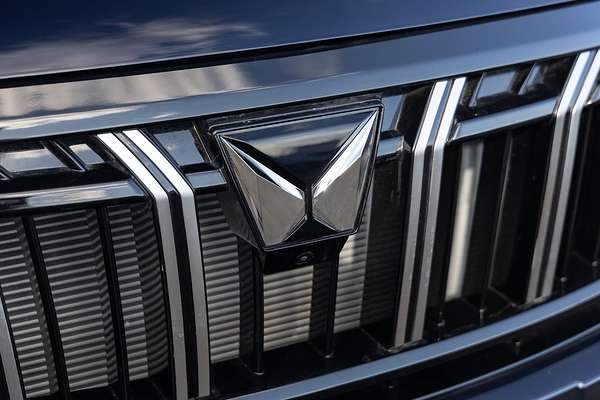 2025 Mahindra XUV700 AX7L
