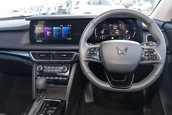 2025 Mahindra XUV700 AX7L