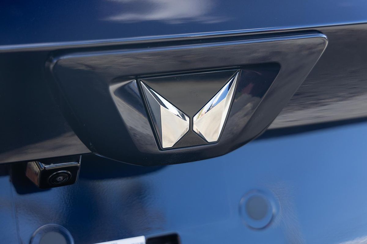 2025 Mahindra XUV700 AX7L