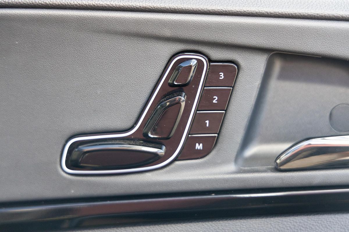 2025 Mahindra XUV700 AX7L