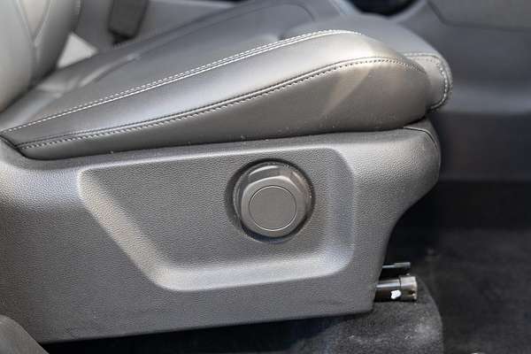 2025 Mahindra XUV700 AX7L