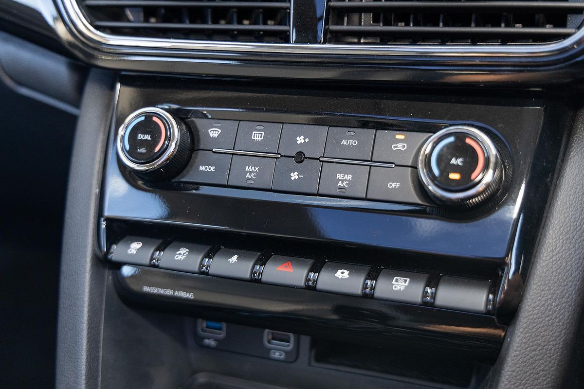 2025 Mahindra XUV700 AX7L
