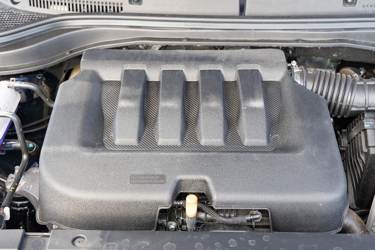 2025 Mahindra XUV700 AX7L