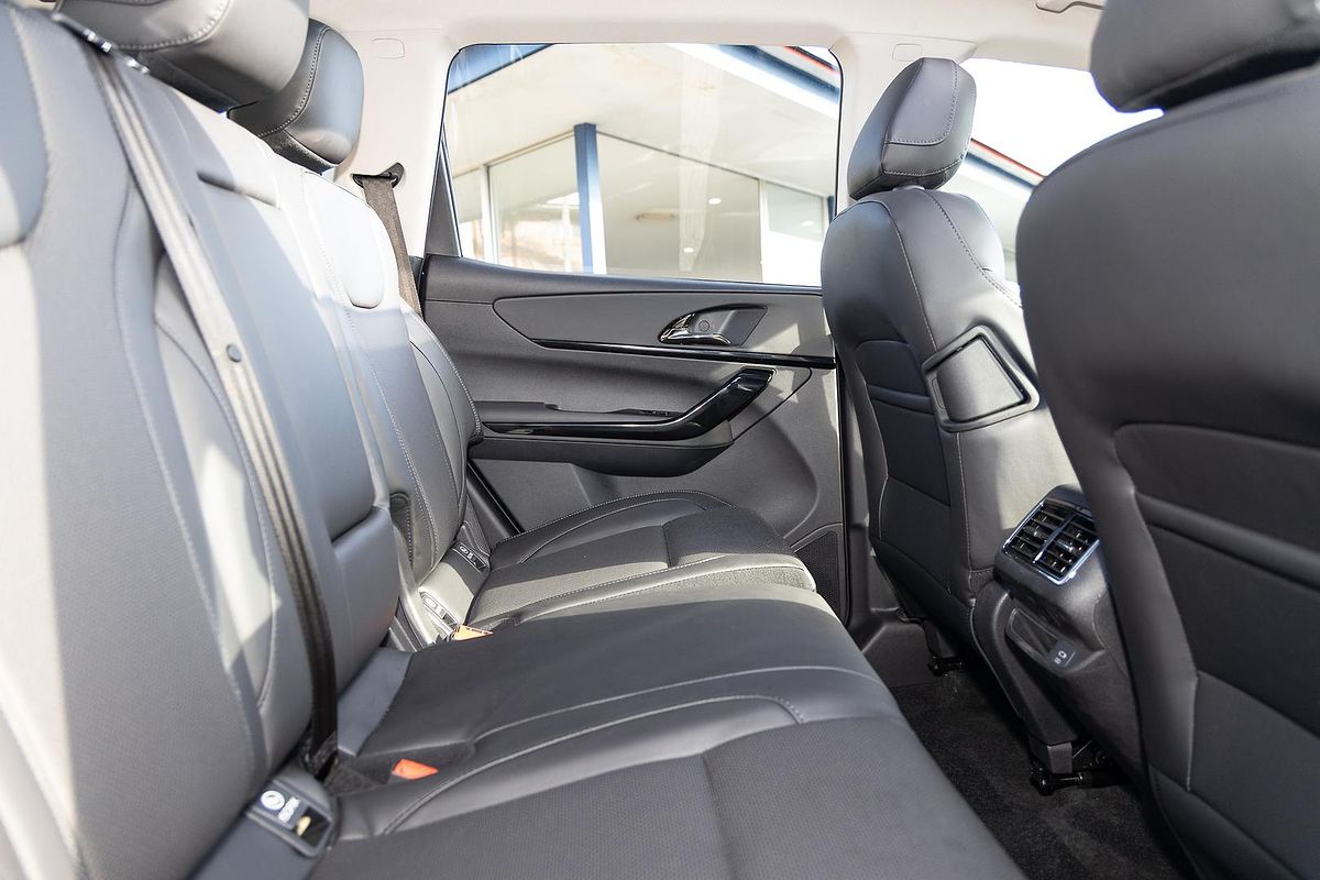 2025 Mahindra XUV700 AX7L