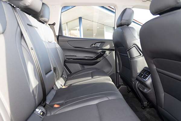 2025 Mahindra XUV700 AX7L
