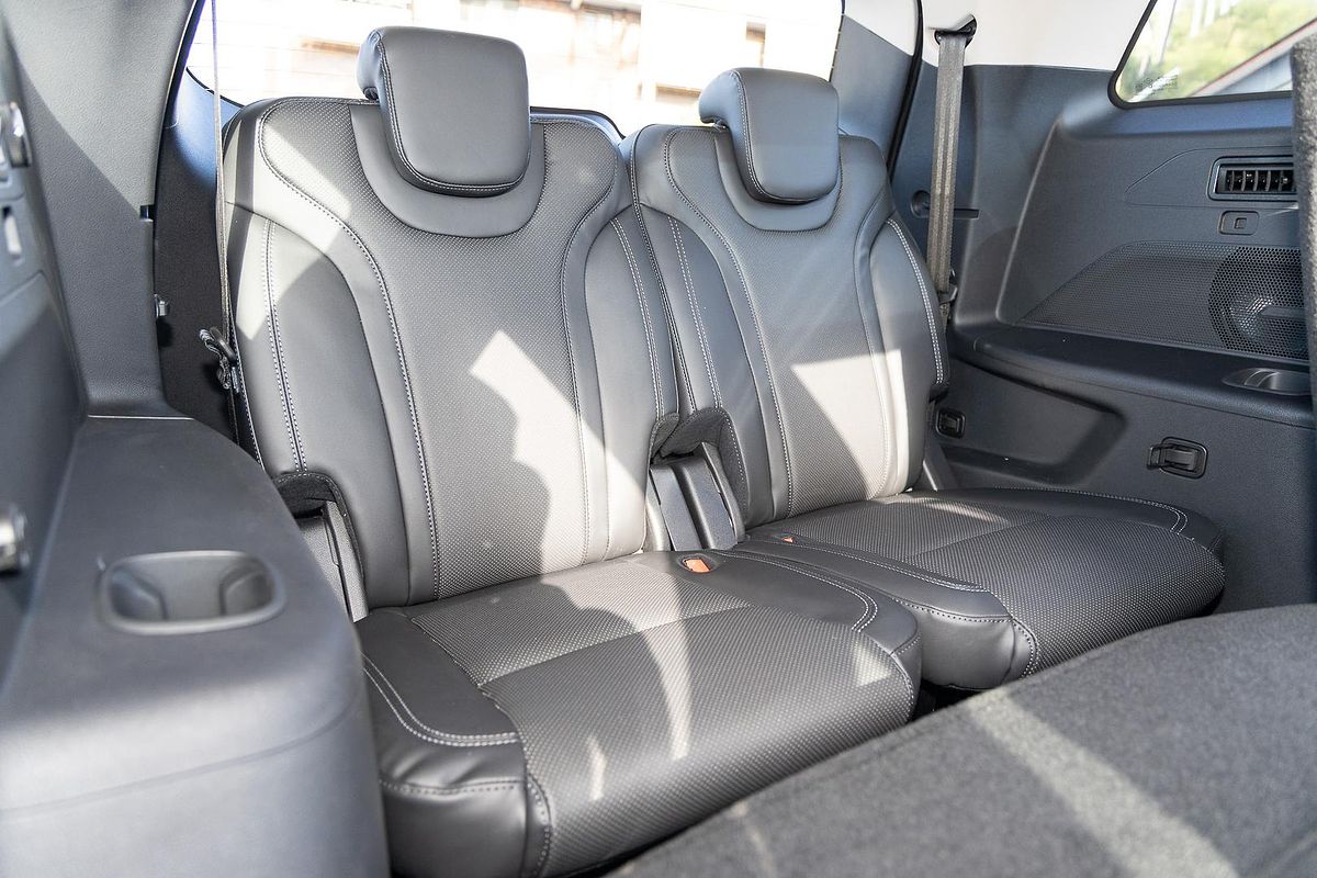 2025 Mahindra XUV700 AX7L