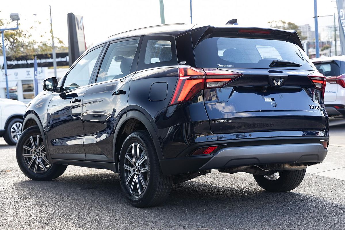 2025 Mahindra XUV700 AX7L