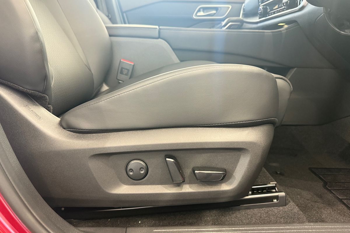 2025 Nissan X-TRAIL ST-L T33