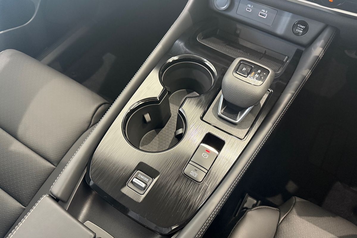 2025 Nissan X-TRAIL ST-L T33